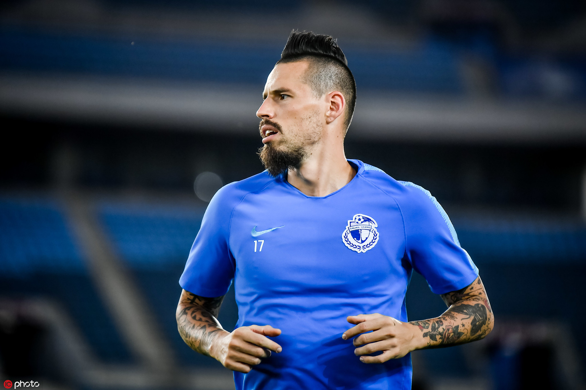 大连一方备战训练,卡拉斯科叉腰露笑脸