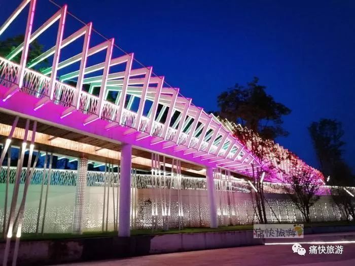 美惨了自贡云湖畔的网红长廊打卡圣地