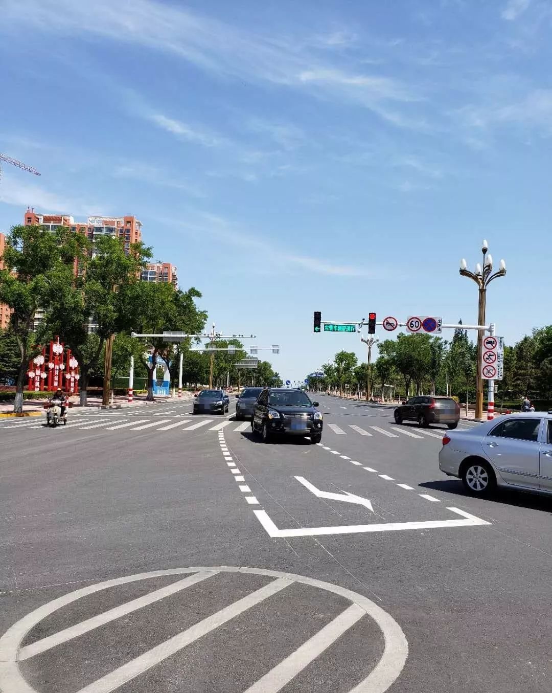 舒城城区首个左转待转区启用不会走两本驾照不够扣