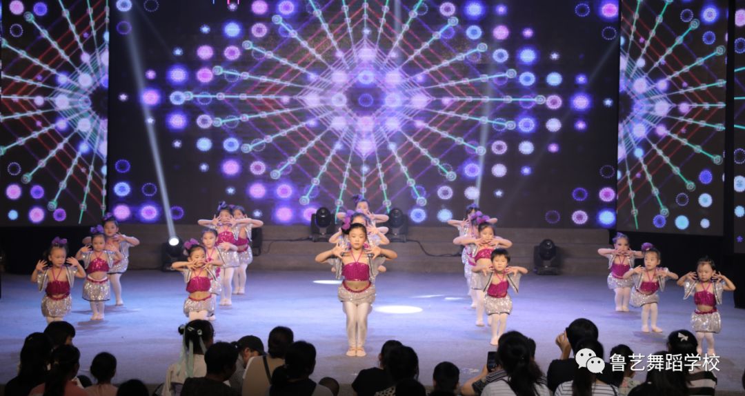 舞蹈不仅仅是蹦蹦跳跳,其中蕴涵了很多人享用一辈子的东西—坚持,自信