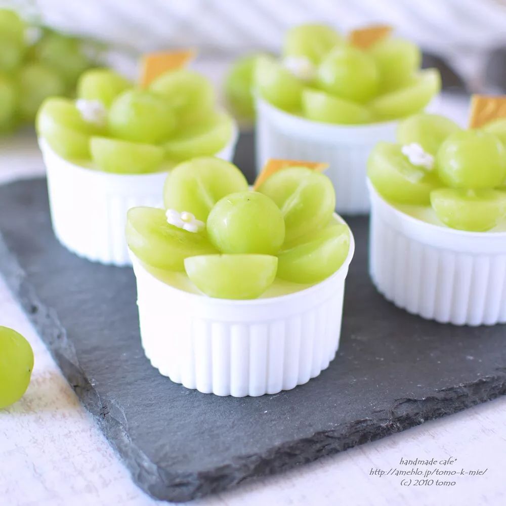 ▼下面,我们一起来看看几十种不同的水果杯子蛋糕造型,做法其实跟你们