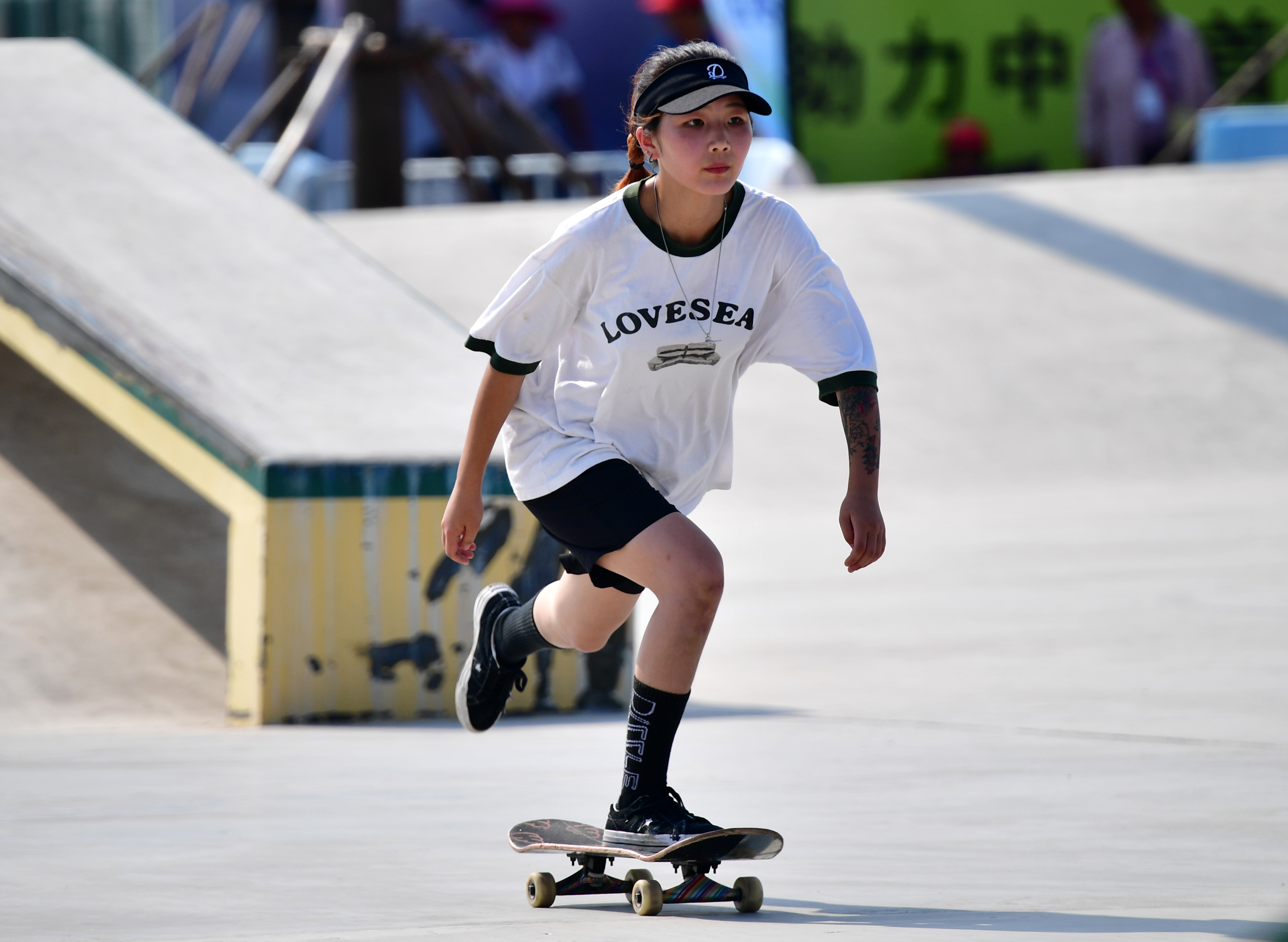 滑板中国极限运动大会街式滑板比赛举行