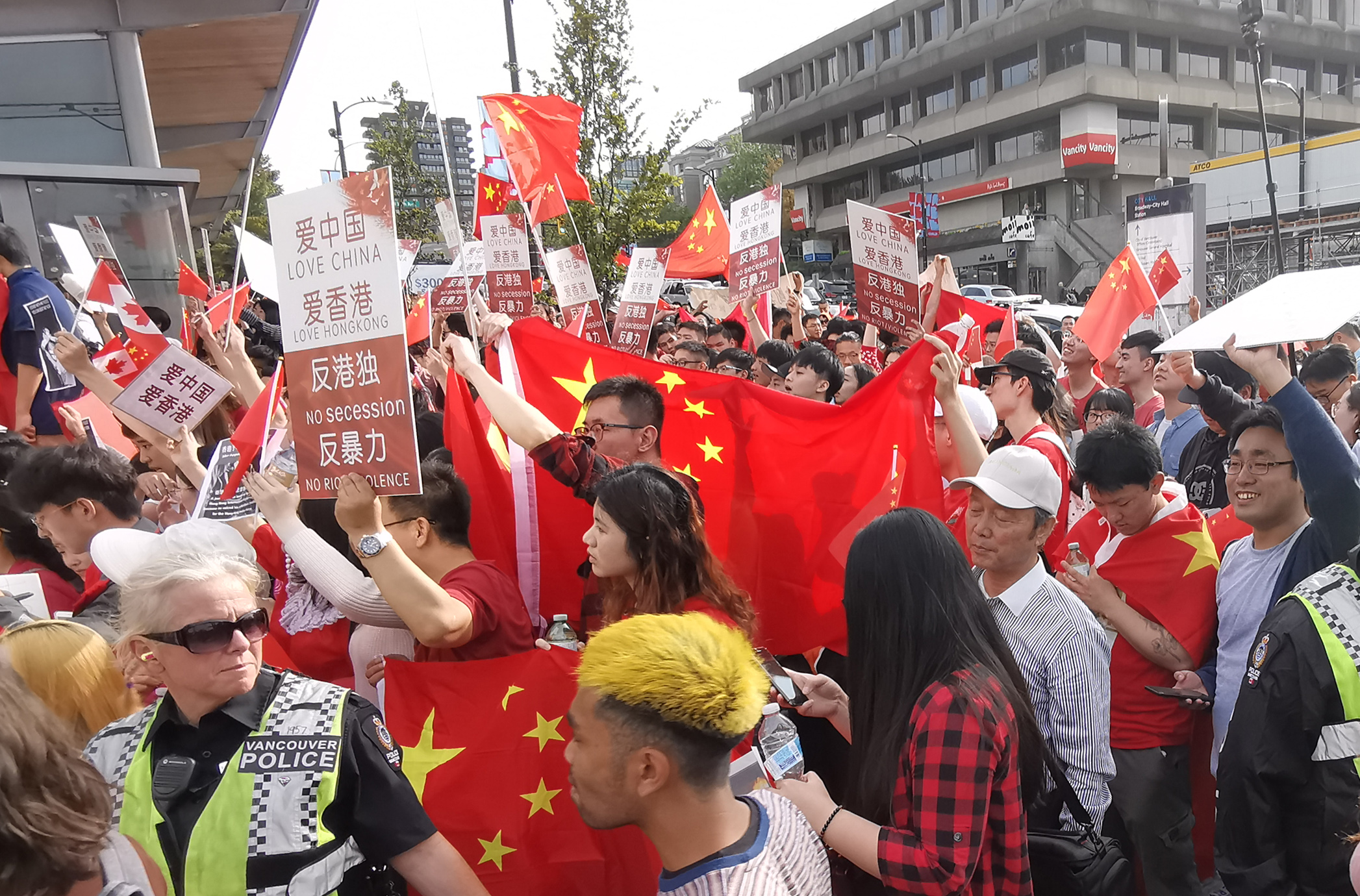 温哥华举行"反港独反暴力"集会