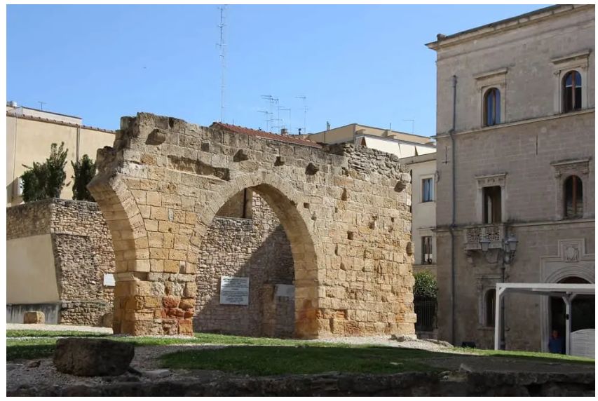 意大利布林迪西市如何利用地理信息系统保护其古代建筑