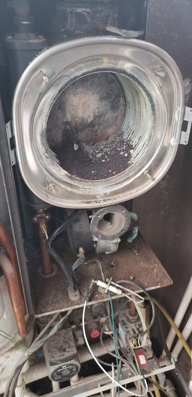 暖气炉子内部清灰图片
