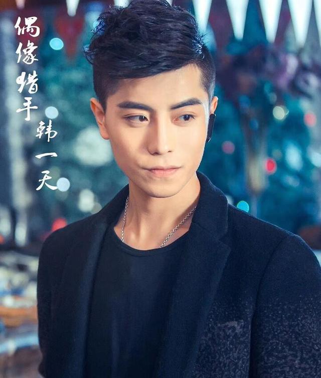 在剧中他饰演秋山君的师弟苟寒食,他是一位真正的君子,与陈长生有些