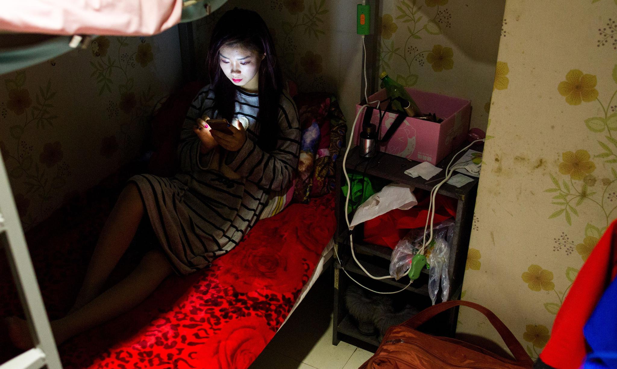 镜头下一位90后农村洗脚女的真实生活