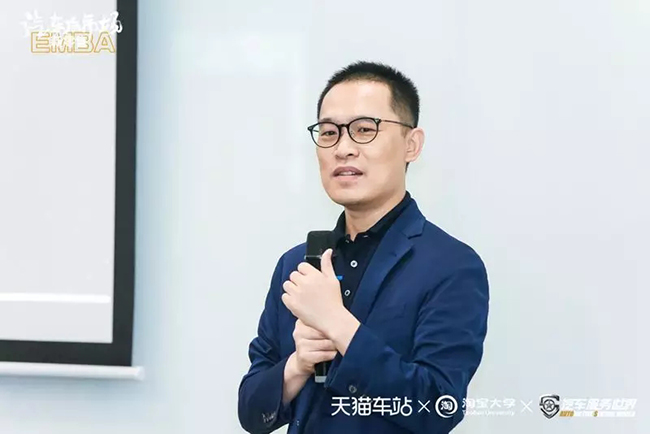 8月15日上午,大搜车联合创始人&coo李志远围绕《赋能型组织管理初探》