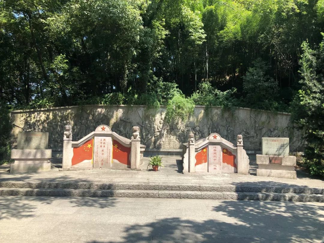 缅怀先烈——余杭街道宝塔山烈士墓我们就出发前往夏令营第一站与家长