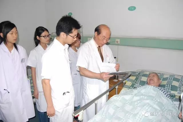 在肇庆市中医院,梁宏正主任中医师的门诊量很多,在患者心中口碑极好