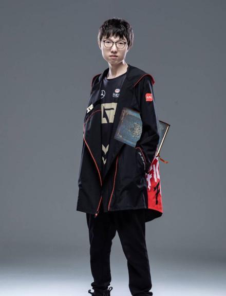 s8全球总决赛rng全员出征服定妆照曝光mlxg化身成为哈利波特