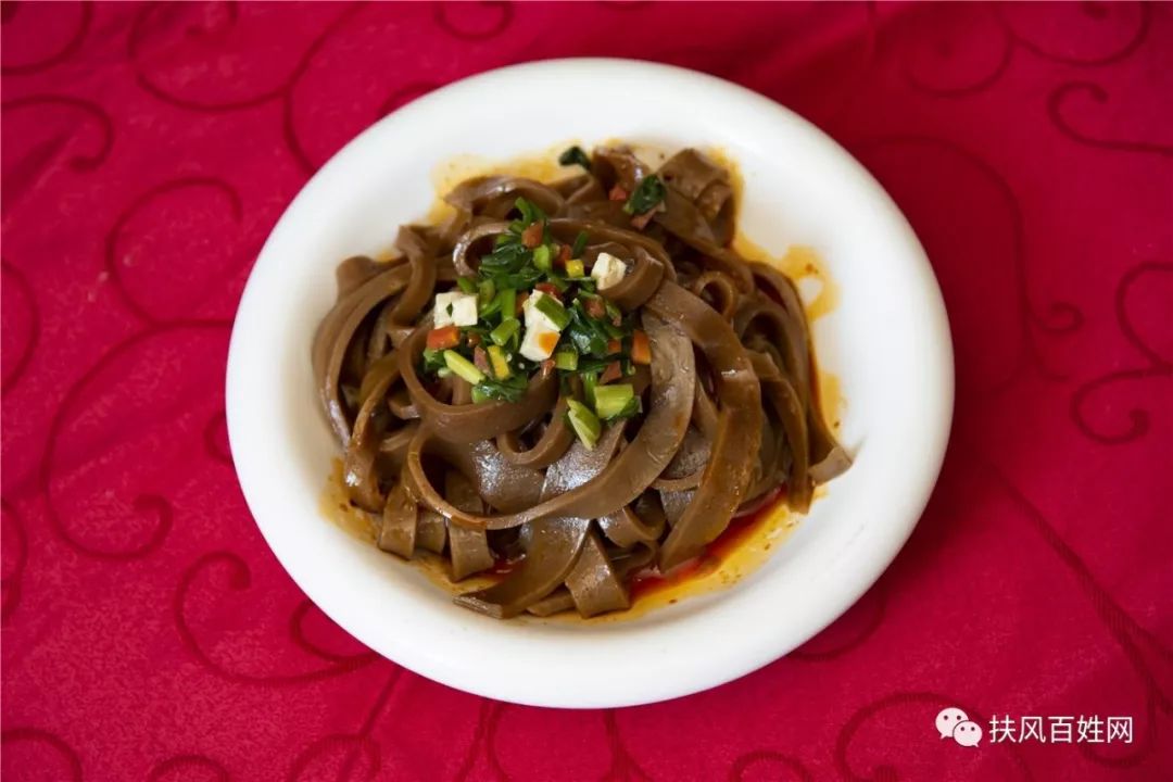 蒸碗豆花韭餅饃攪團油糕鍋盔夾辣子蒸麵皮擀麵皮豆麵糊糊涼粉(紅薯粉)