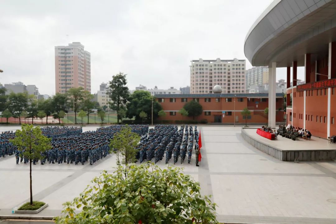 罗平三中举行2019级高一新生军训开营仪式_第三中学
