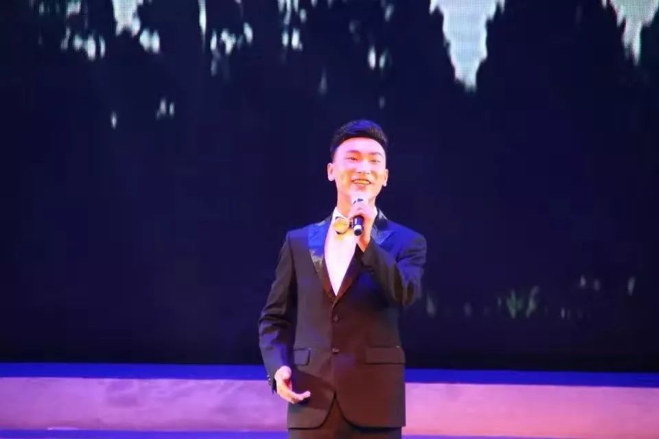 紫阳90后民歌新秀黄杰从打工仔到十佳歌手