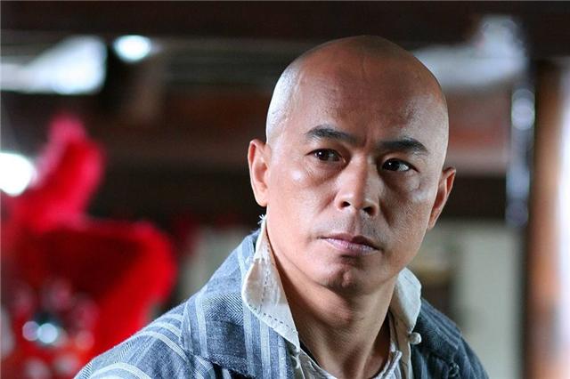 另外一位黄斌,在片中出演刘德华的小弟,同时也是香港影坛"小弟专业户"