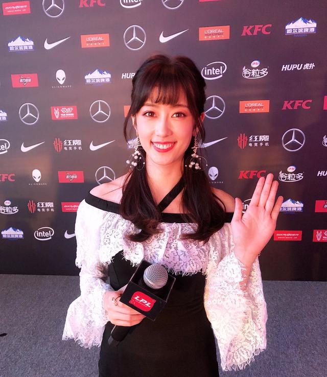 英雄联盟rng主持人张小薇基本上都在采访rng最想采访smlz