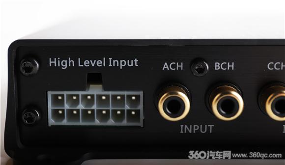 的前后两侧,一侧是输入端口,包括了与原车主机对接的高电平输入插口