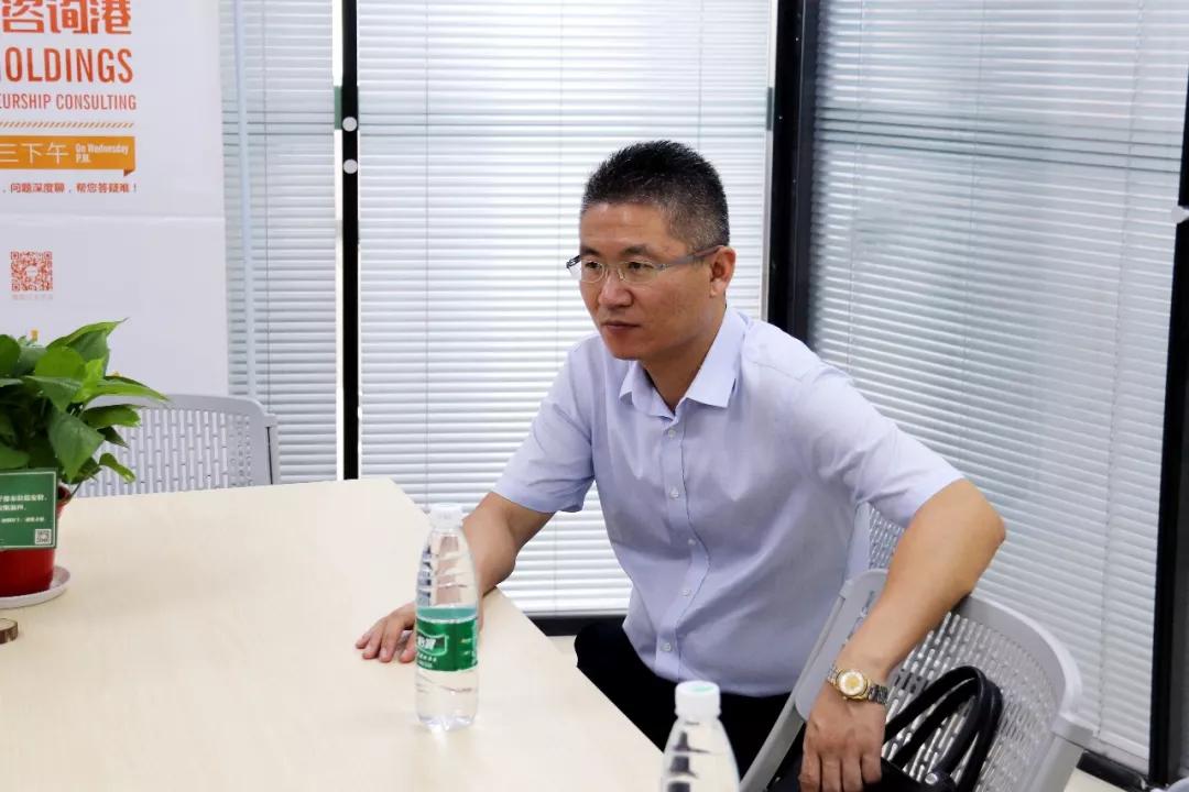 创业咨询港中小微企业综合服务项目和专家聊聊法律与财税