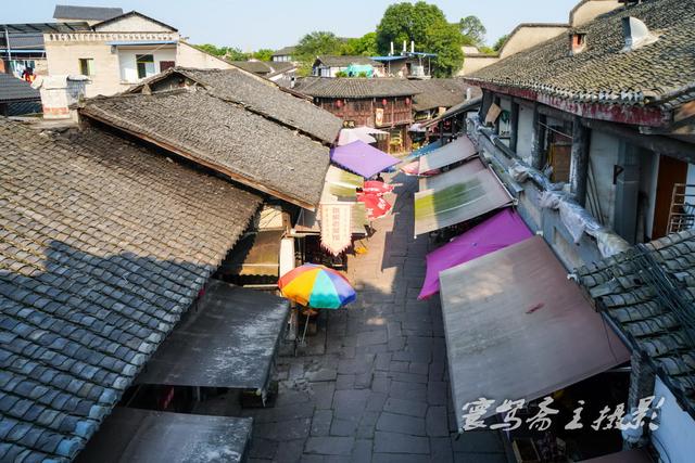 40°的高溫來淶灘古鎮走走，大臘豬依舊在，但遊客都怕熱不敢去了 旅遊 第3張