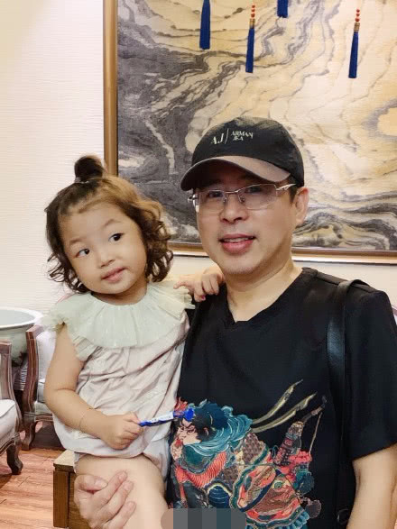 央视主持人阿丘近况自曝昔日被停职真相内情让人啼笑皆非