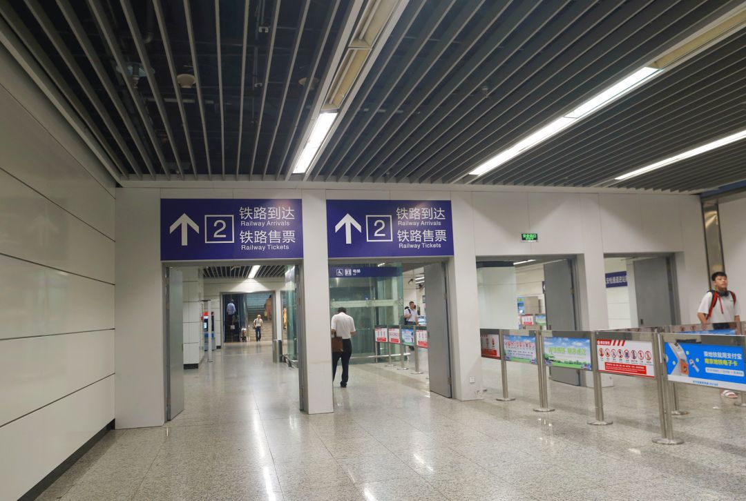 南京南站出站口图片