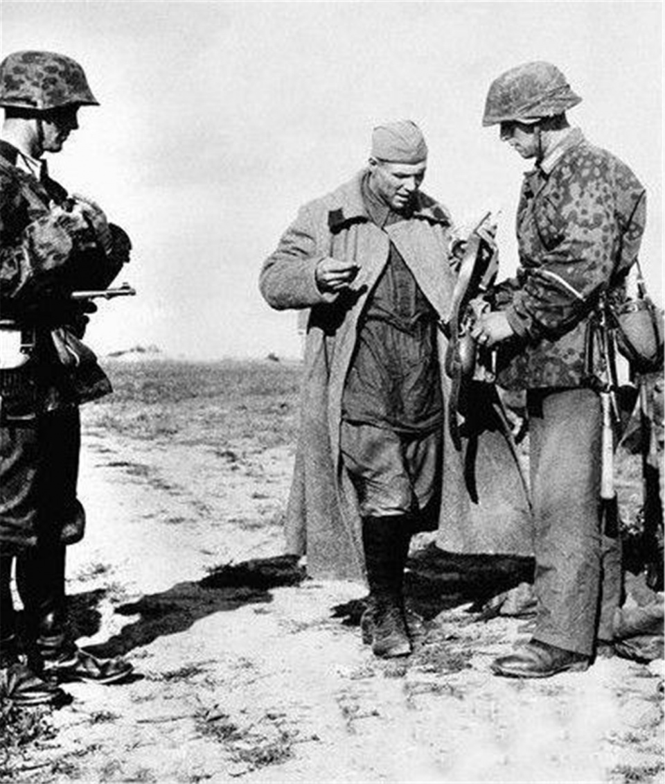 老照片:苏德战争前三个月近60万苏军被俘