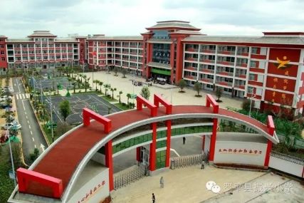 一起书写我们的成长故事访罗平县振兴小学校长李国建丨封面人物