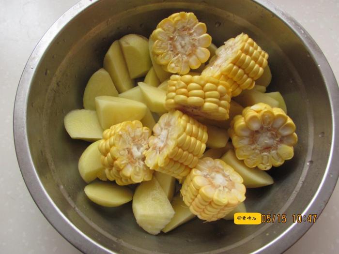 营养丰富的土豆玉米烧排骨健康美味好吃
