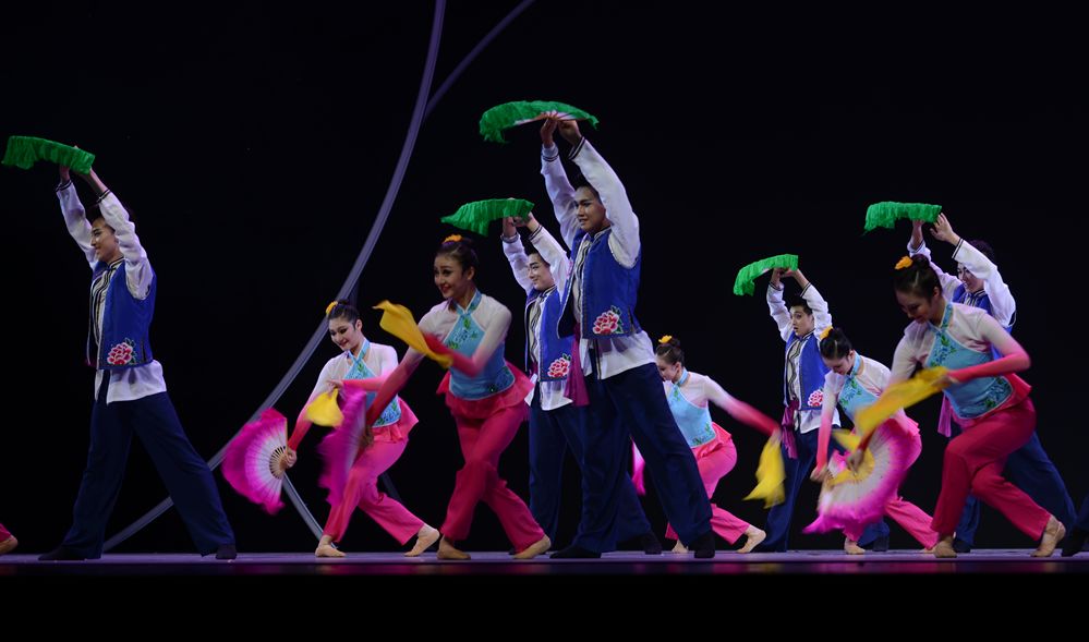 技术技巧组合指导老师:郭罗乐 关 健 表演:张楚琪等编导:韩贤杰南京