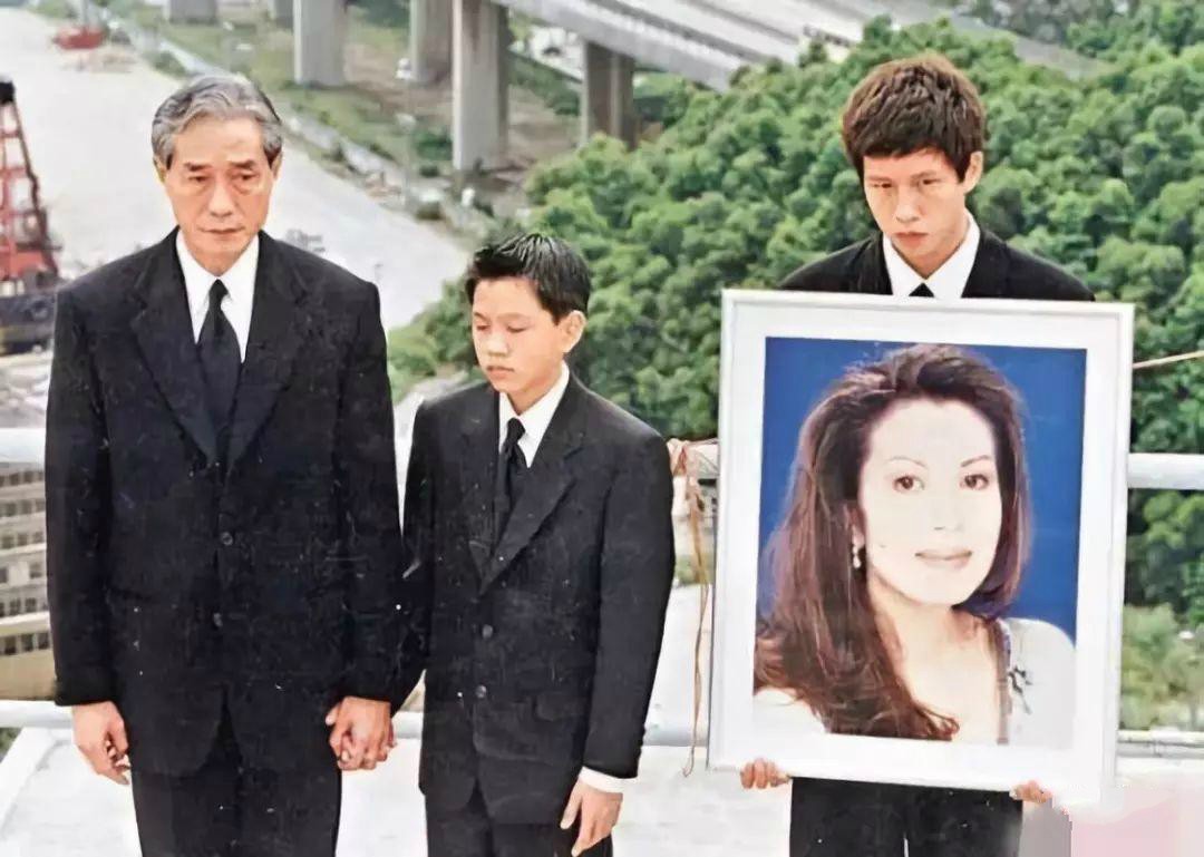 章小蕙和陈曜旻那一段婚外情当年轰动一时,外界盛传章小蕙买穷了