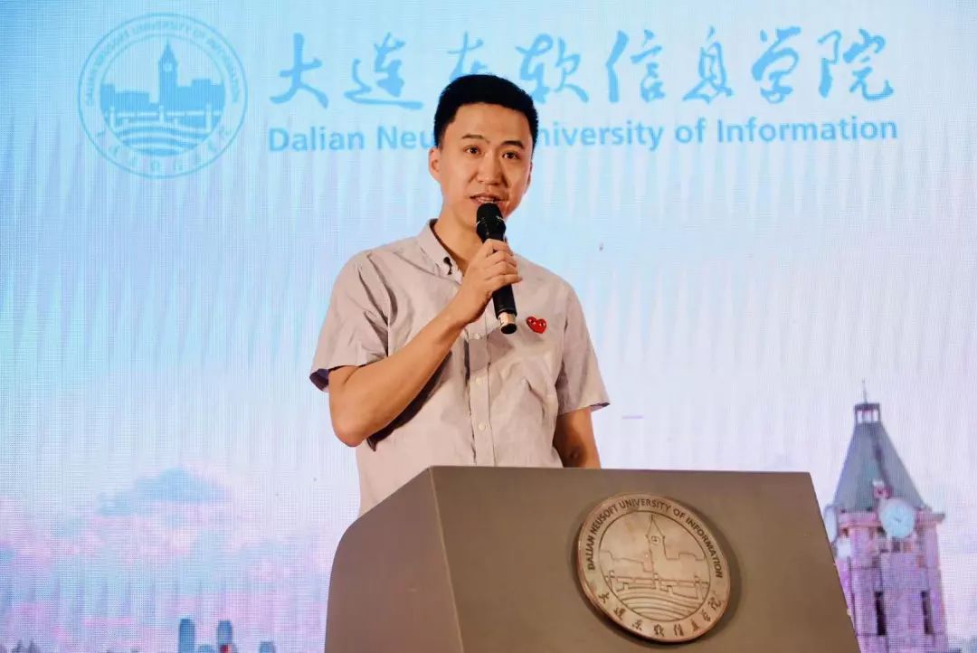 最亲密的伙伴,新生辅导员代表范文博老师对大家的大学生活进行了鼓励