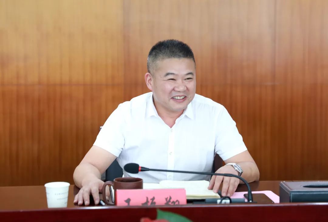 镇党委书记王振翔提出,新河这几年教育事业蓬勃发展,离不开广大老师的