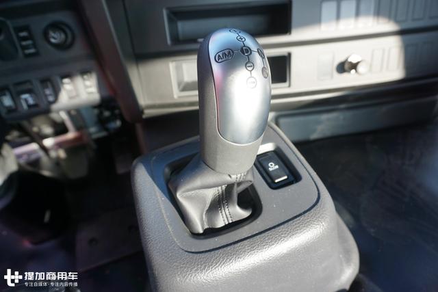 而大马力版本的臻值系700一经推出,就标配采埃孚ecosplit4手动16档