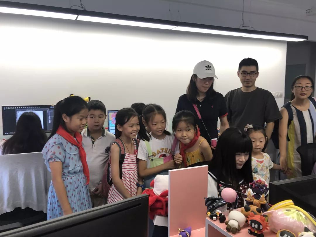 红领巾寻访身边的榜样:探访"萌芽熊"创始人张耀叔叔