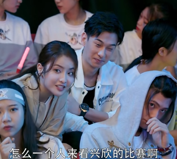 全职高手:孙翔包裹掩饰来看兴欣无极比赛,反而被"她"发现了_苏沐橙