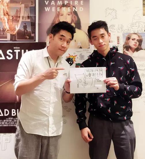 林子濠还有一个弟弟林子轩,不过林依轮曾经说过,他们俩兄弟,林子濠更