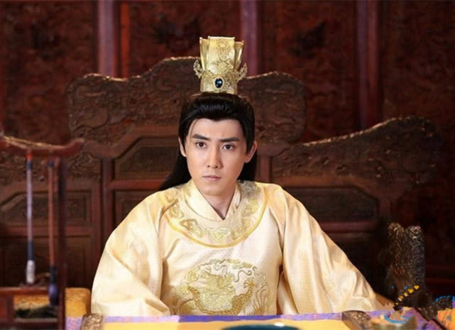 原创朱允炆追尊父亲没人反对为何朱厚熜追尊父亲遭到大臣集体反对