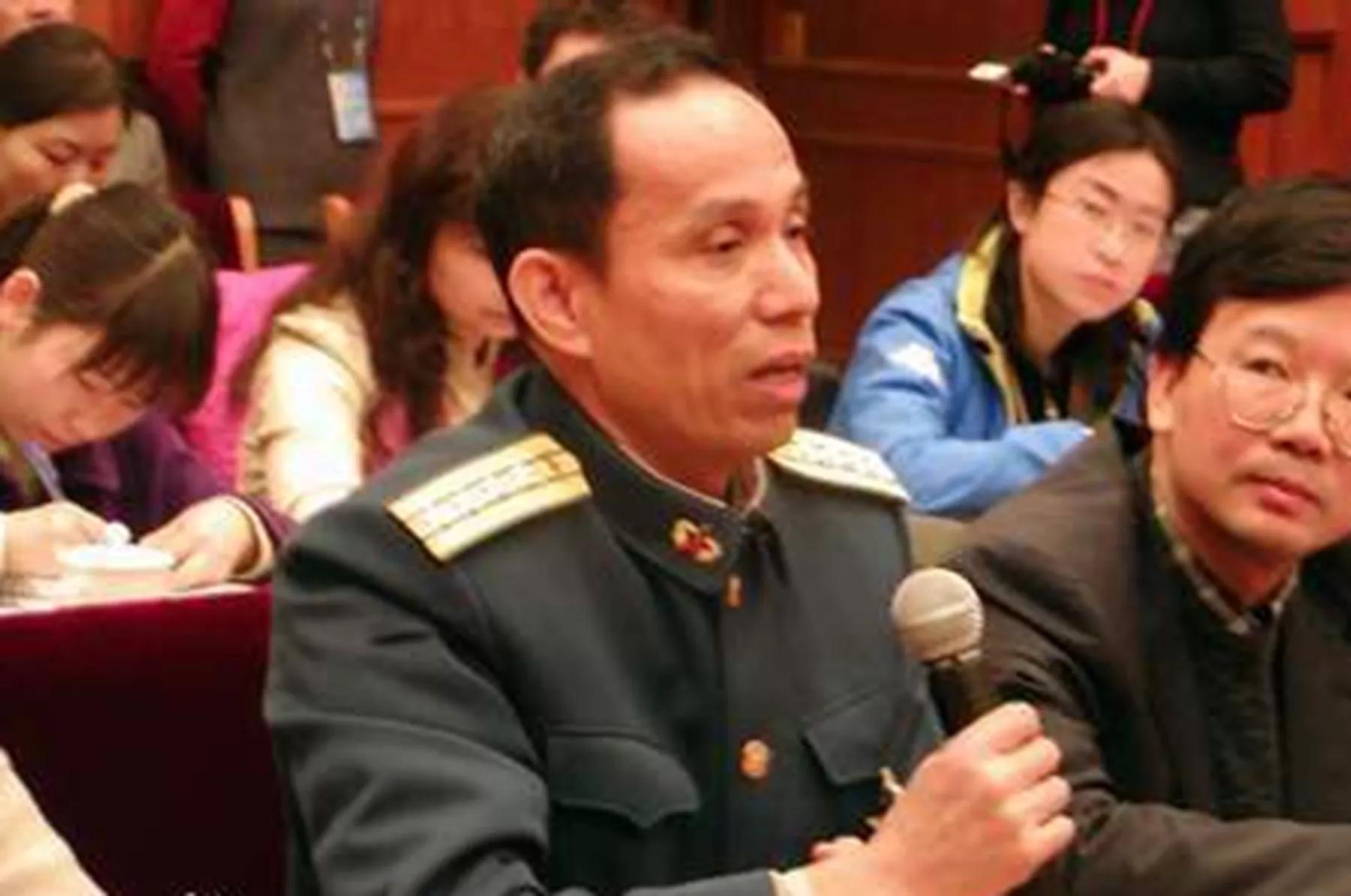 1991年,他和妻子协议离婚,和石家庄的一位主持人赵爽在一起了.