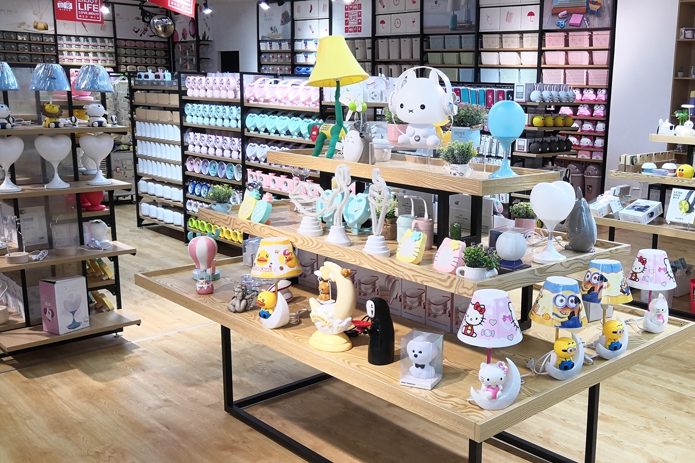 在大学城开一家精品店怎么样?