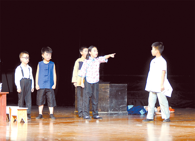 我市首部大型公益少儿爱国舞台剧小兵张嘎上演