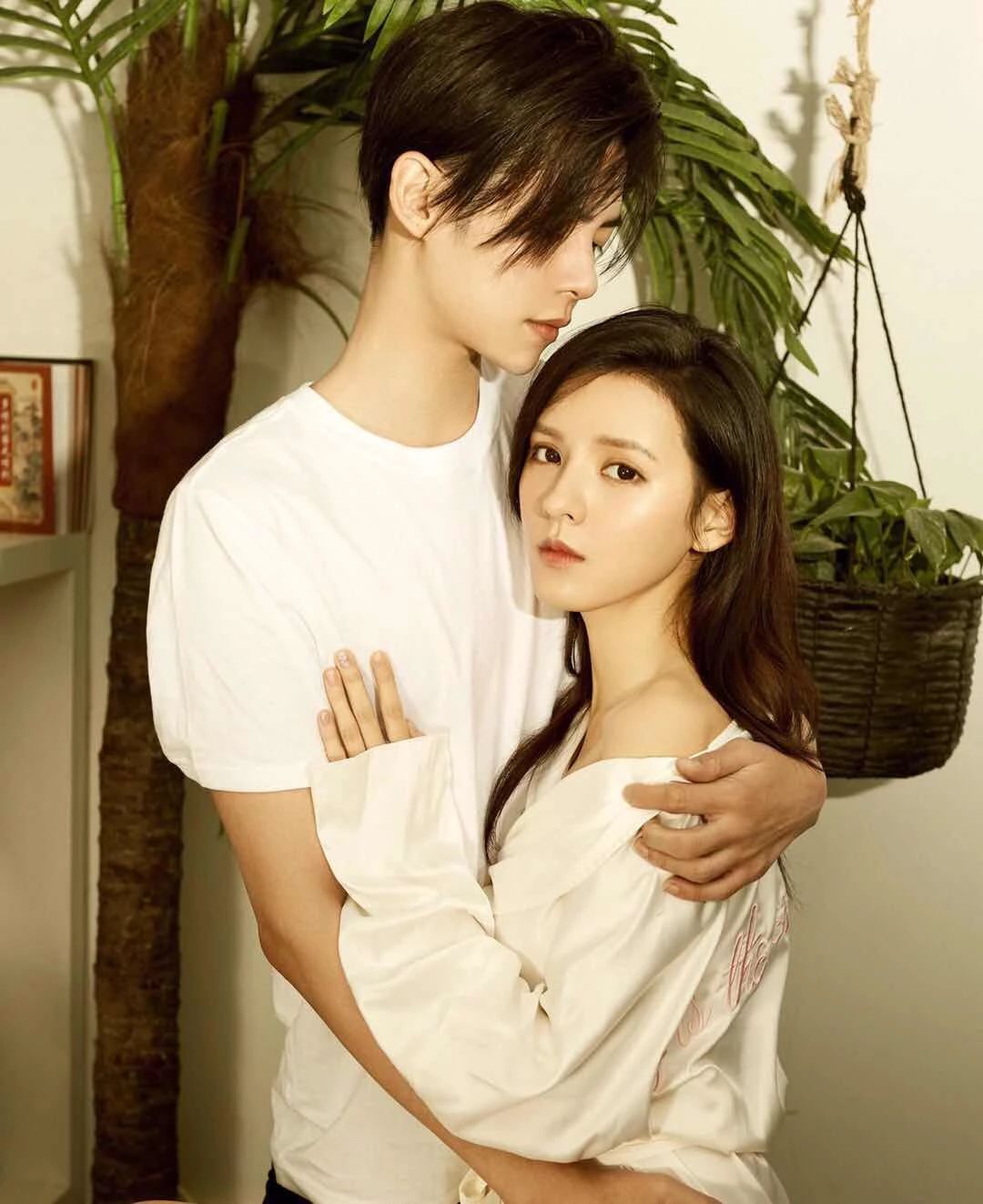 原创王思聪前女友张予曦疑分手,曾经情侣装好甜蜜,时尚养眼被种草!