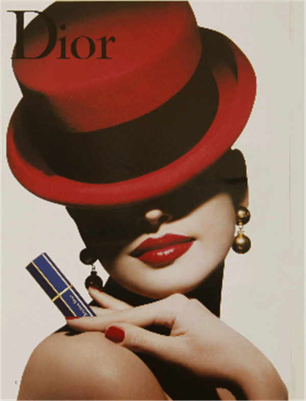 tyen为最富传奇的唇膏产品而打造的"戴帽子的女郎"形象如今,在dior