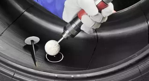 蘑菇钉补胎原理看似简单,实际上操作非常的繁琐,工序多达十几步.