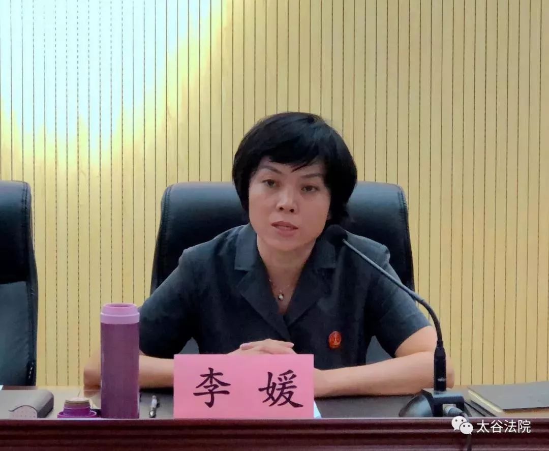 据公开简历,李媛1966年7月生,江西南康人,她早期在山西晋华纺织厂工作