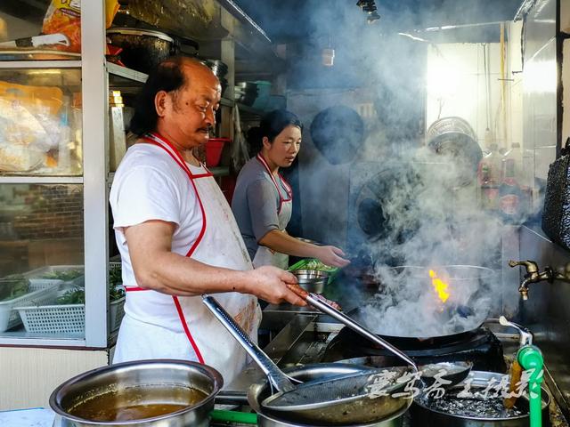 40°的高溫來淶灘古鎮走走，大臘豬依舊在，但遊客都怕熱不敢去了 旅遊 第10張