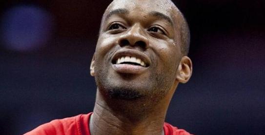 三战掉七颗牙,卡尔·兰德里一位不惜用牙齿去阻挡对手的硬汉球员