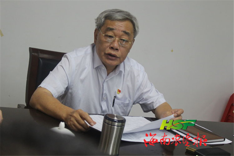 图为王兵祚做动员讲话.图为动员会现场.