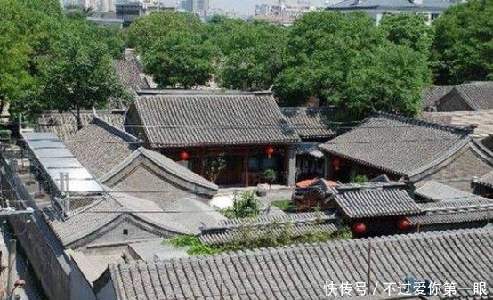 李晨家四合院内景被曝光李晨母亲亮相网友估算价值或超9亿
