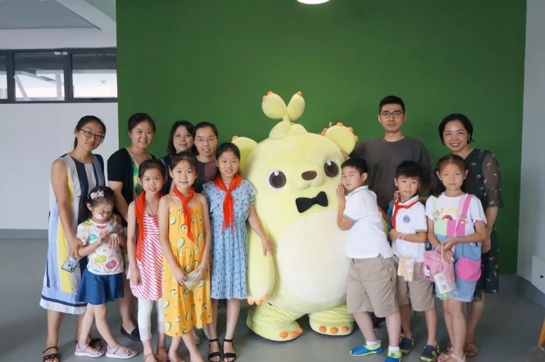 红领巾寻访身边的榜样:探访"萌芽熊"创始人张耀叔叔