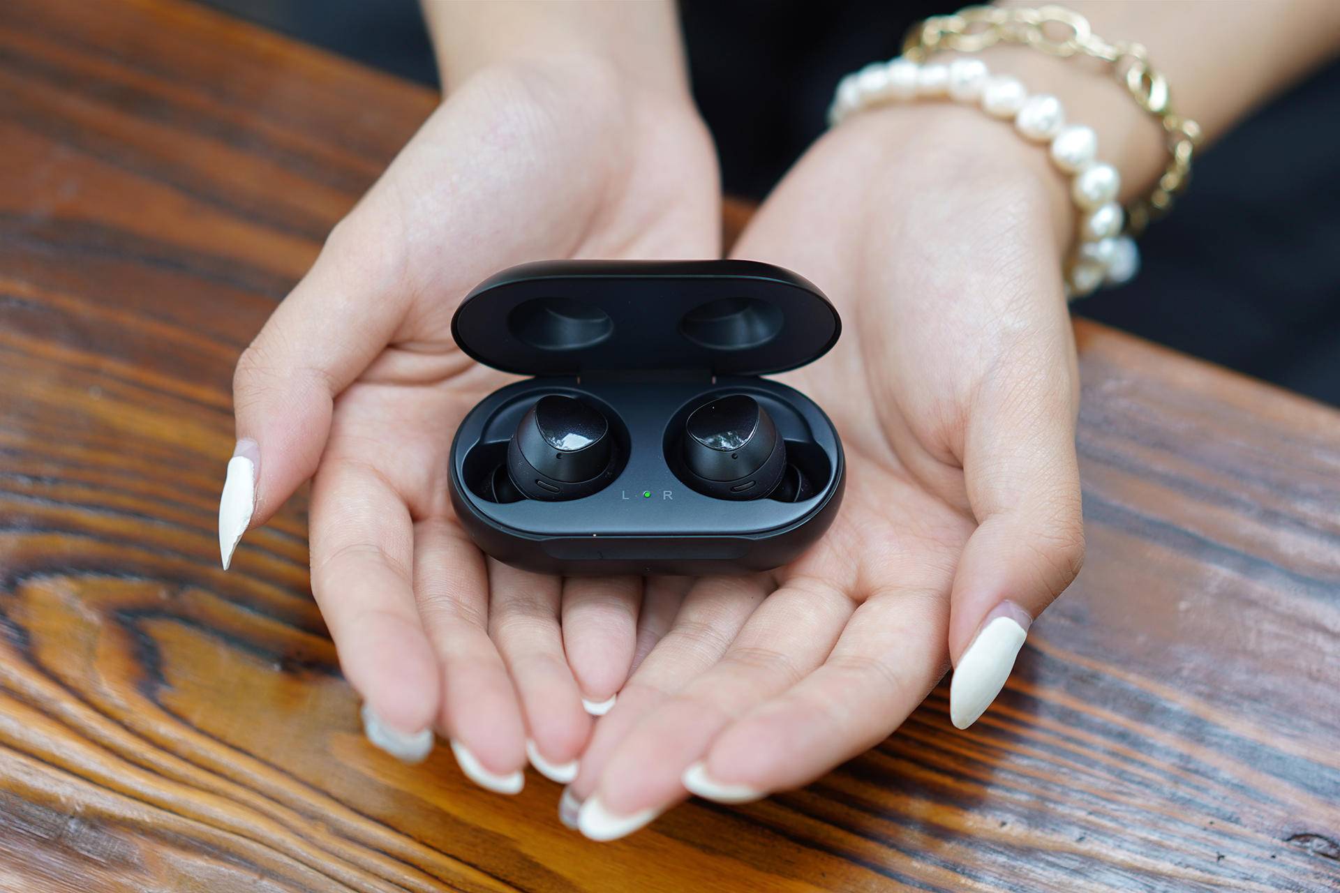 不爱airpods独爱"她",三星 galaxy buds 真无线蓝牙入耳式耳机